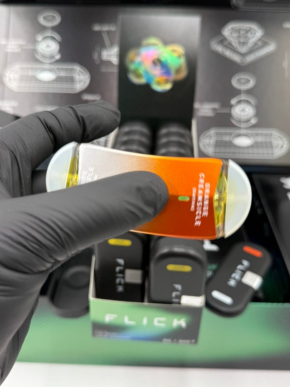FLICK Premium Live Resin + Liquid Diamonds 2G Disposable FLICK Premium Live Resin + Liquid Diamonds 2G Disposable