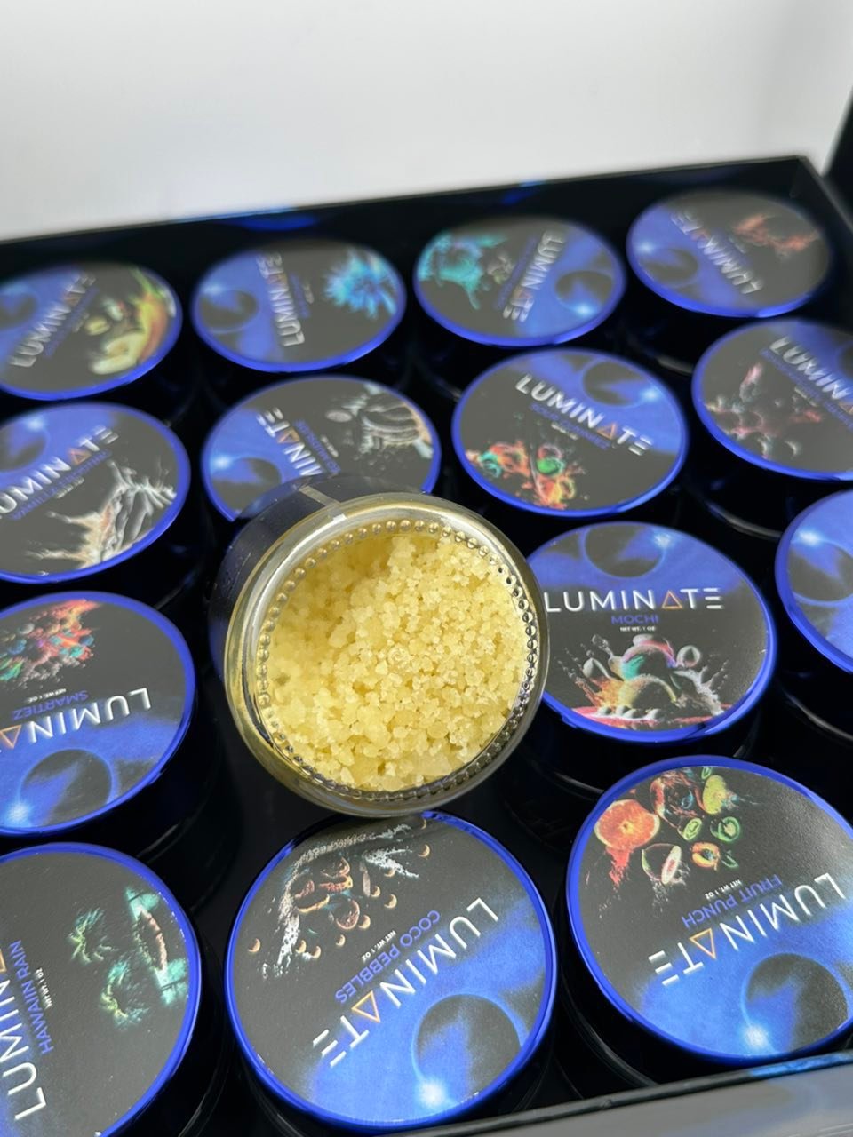 Luminate Live Resin Sugar 16 × 1OZ Mixed-Strain Case — Gallery View 3 Luminate Live Resin Sugar 16 × 1OZ Mixed-Strain Case — gallery view 3