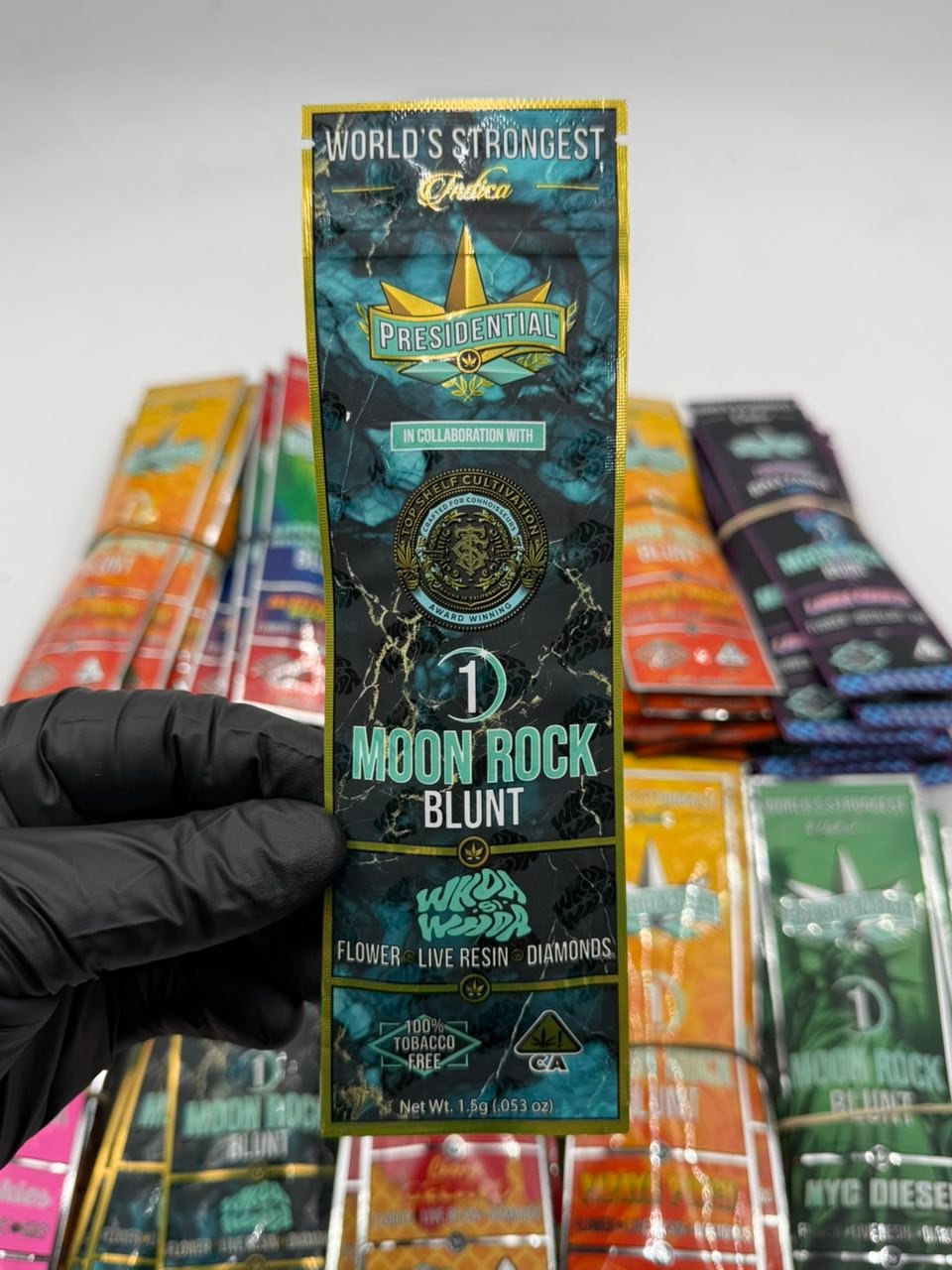 Presidential Live Resin & Diamonds Moon Rock Blunt Presidential 1.5g Moon Rock Blunt collaboration package with live resin and diamonds